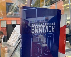 В первый день работы выставки В первый день работы выставки